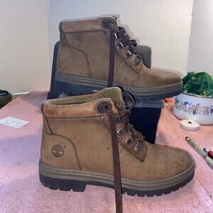 Women’s Timberland Hiking Boots Size 7